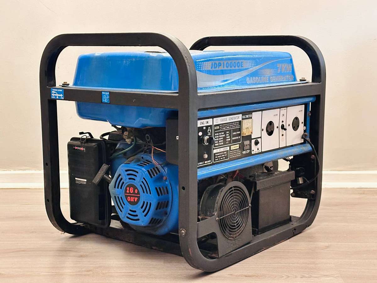 8.75 kVA ( 7 KW ) Large Generator
