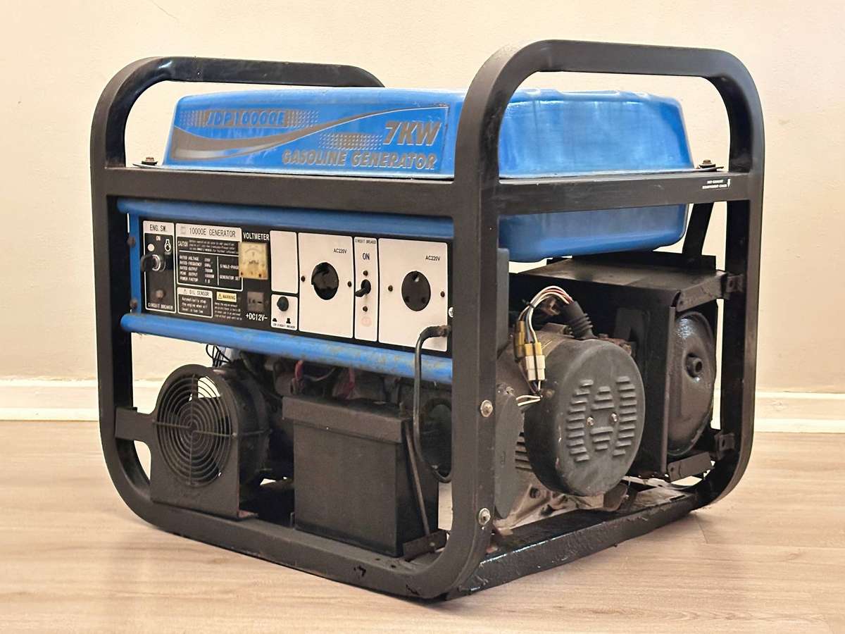 8.75 kVA ( 7 KW ) Large Generator