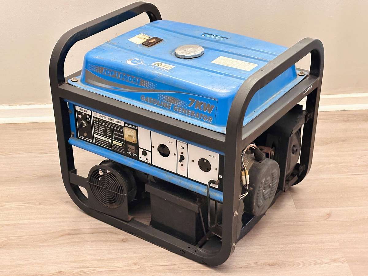 8.75 kVA ( 7 KW ) Large Generator