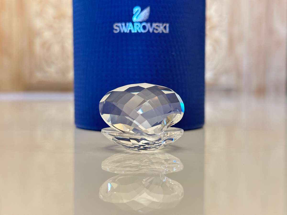 SWAROVSKI Crystal Shell With Pearl Collectable