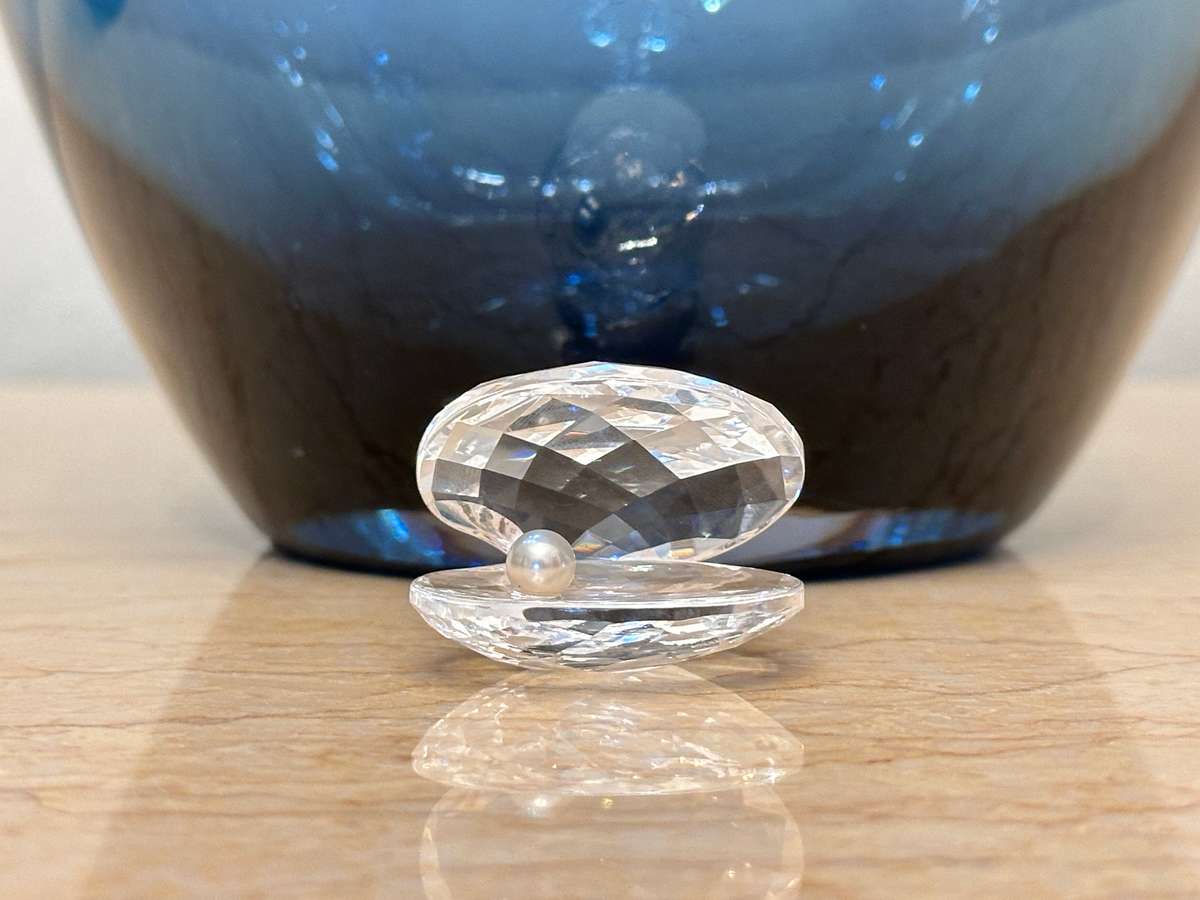SWAROVSKI Crystal Shell With Pearl Collectable