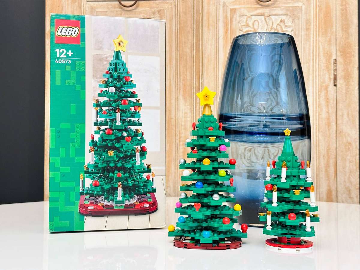 Lego Iconic Retired Large Christmas Tree 2 in 1 Collectable Set with Original Box