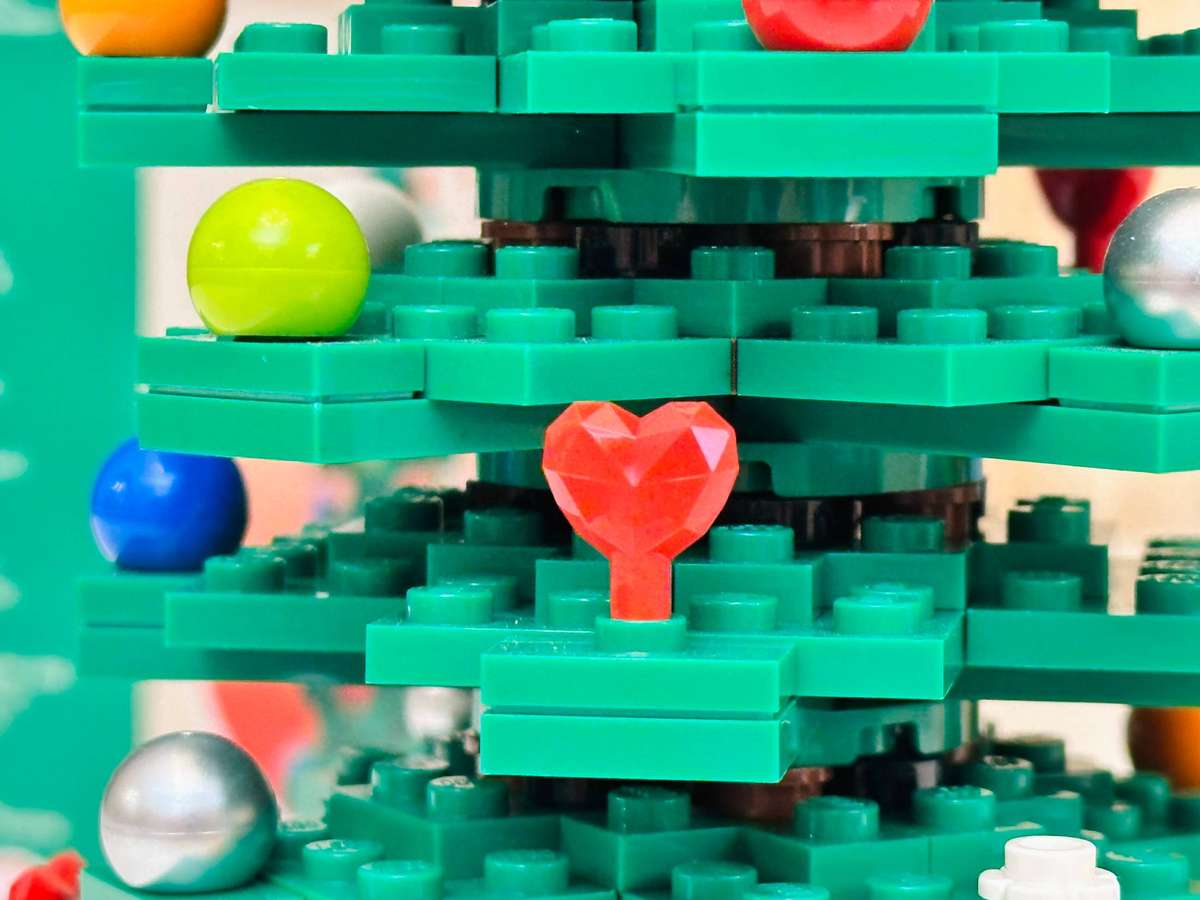 Lego Iconic Retired Large Christmas Tree 2 in 1 Collectable Set with Original Box