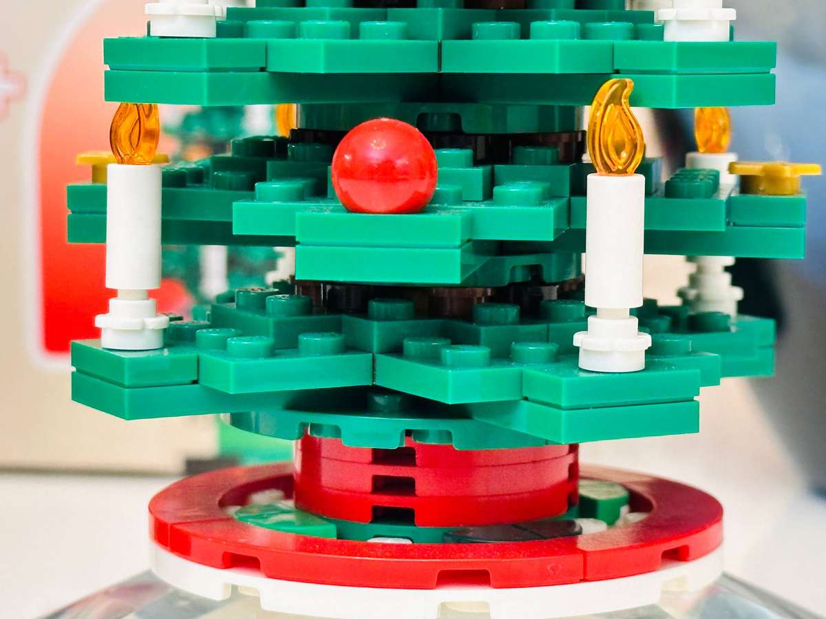 Lego Iconic Retired Large Christmas Tree 2 in 1 Collectable Set with Original Box