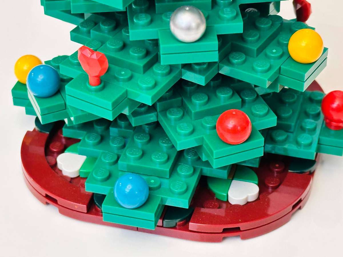Lego Iconic Retired Large Christmas Tree 2 in 1 Collectable Set with Original Box