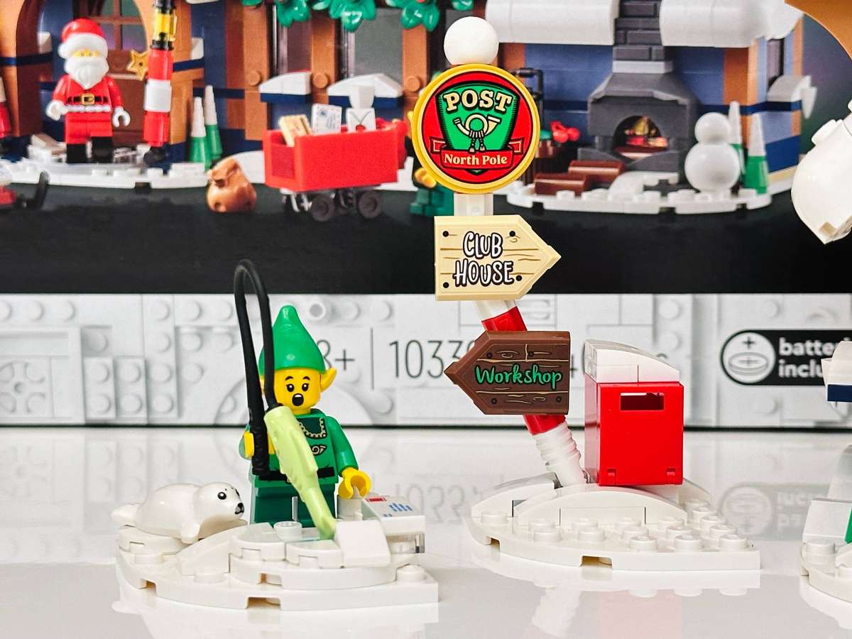 Lego Icons Retired Santas Post Office Large Collectable Set with Original Box
