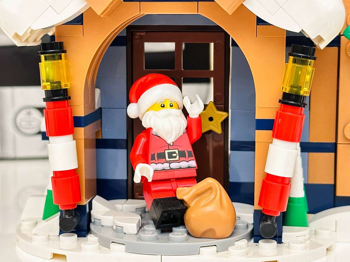 Lego Icons Retired Santas Post Office Large Collectable Set with Original Box