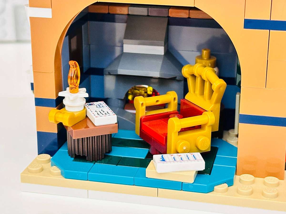 Lego Icons Retired Santas Post Office Large Collectable Set with Original Box