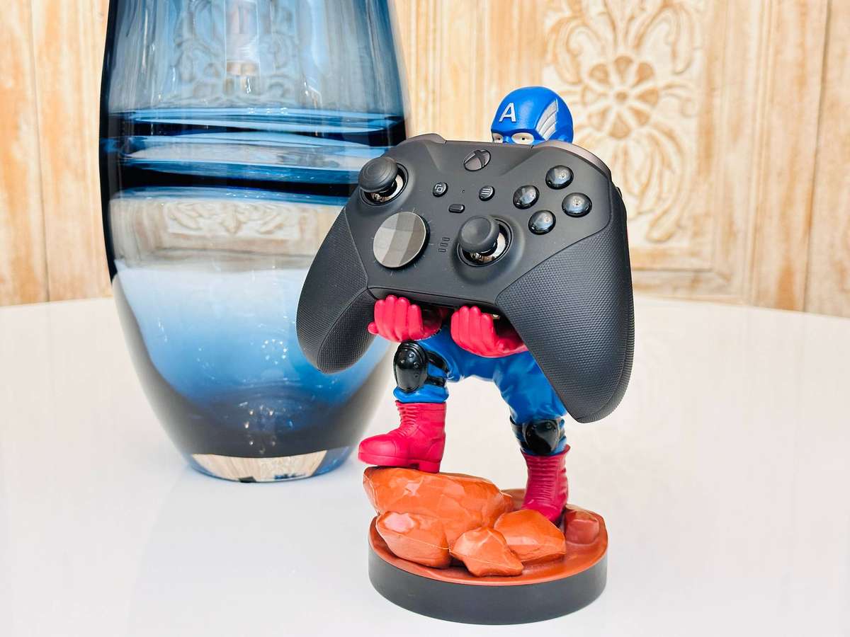 Captain America Marvel Avengers Gaming Controller & Cell Phone Stand