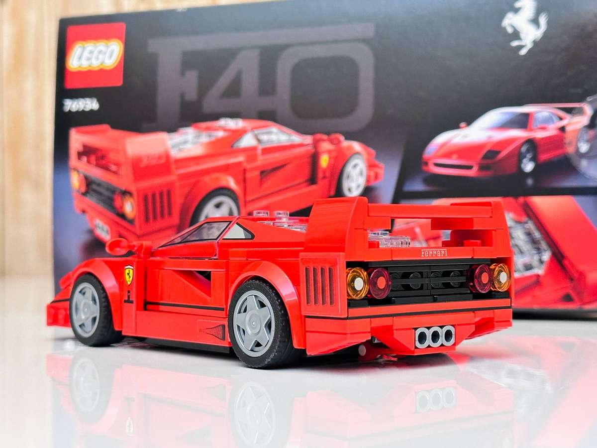 Lego Ferrari Iconic F40 Collectable Set with Original Box