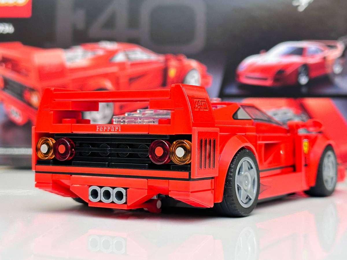 Lego Ferrari Iconic F40 Collectable Set with Original Box