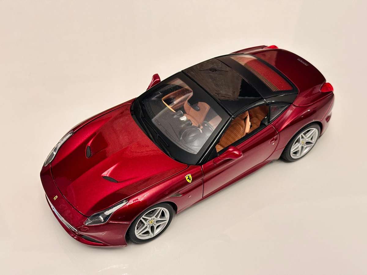 FERRARI Signature Series California T 1:18 Model Collectable in Original Box