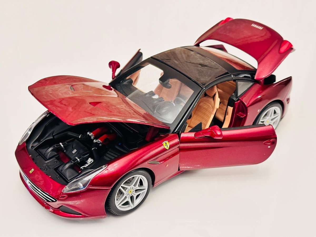 FERRARI Signature Series California T 1:18 Model Collectable in Original Box