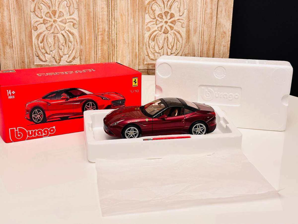 FERRARI Signature Series California T 1:18 Model Collectable in Original Box