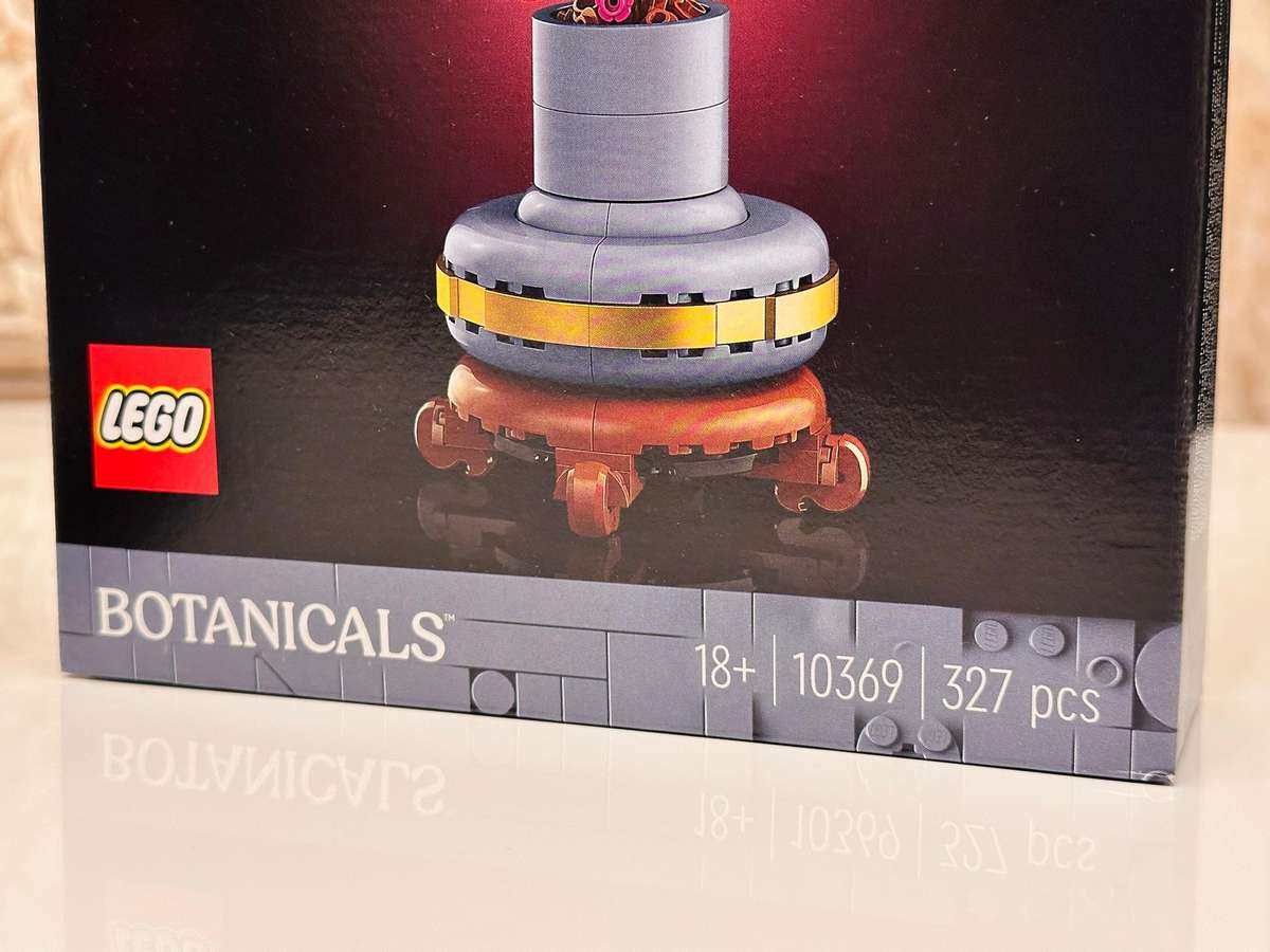 LEGO Botanical Collection Plum Blossom with Original Box