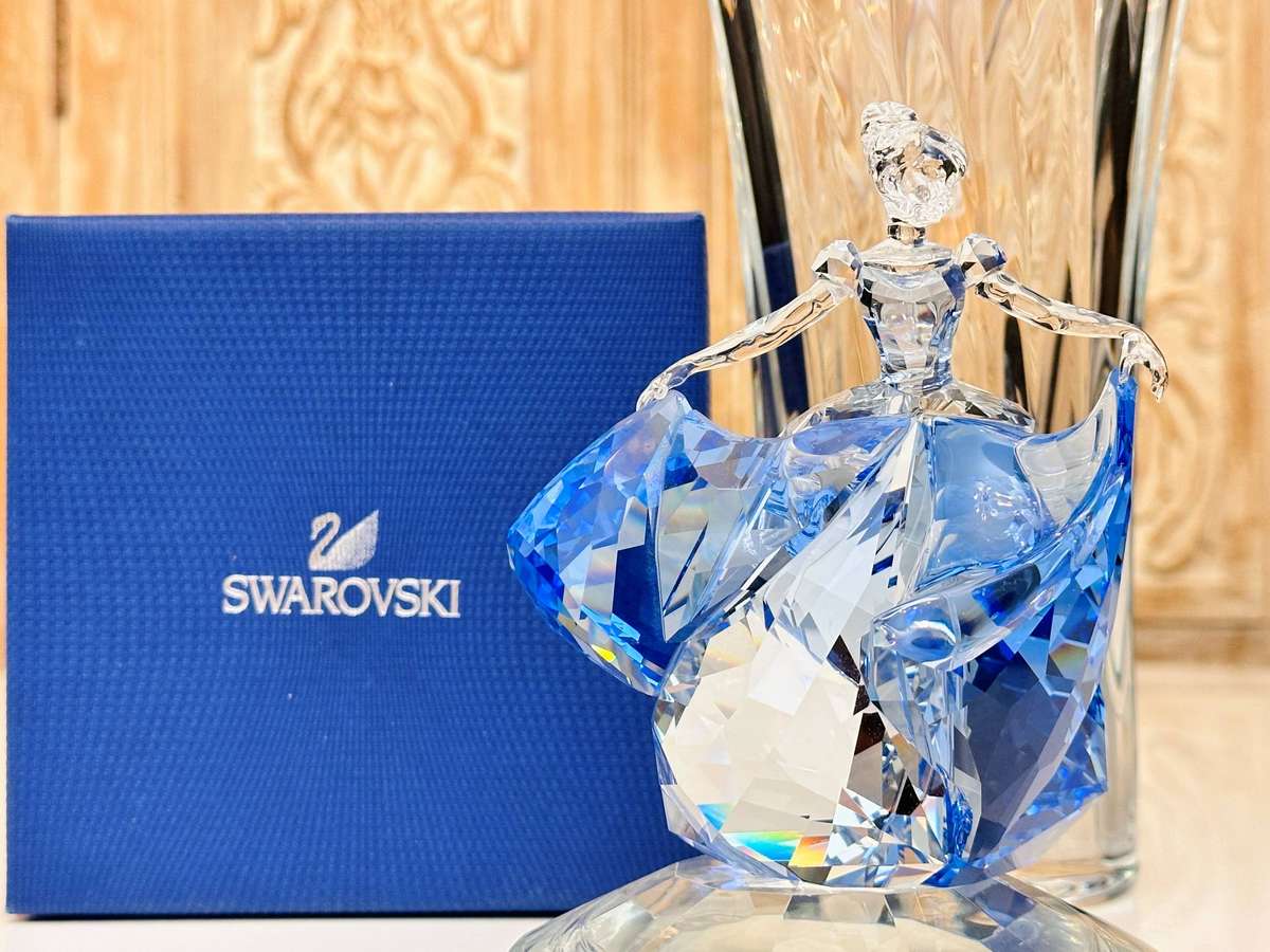 Swarovski Disney Limited Edition 2015 Large Iconic Cinderella Collectable