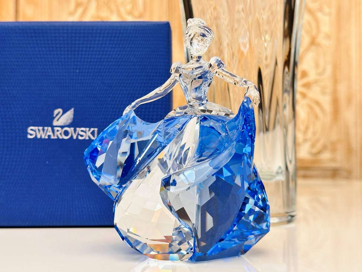 Swarovski Disney Limited Edition 2015 Large Iconic Cinderella Collectable