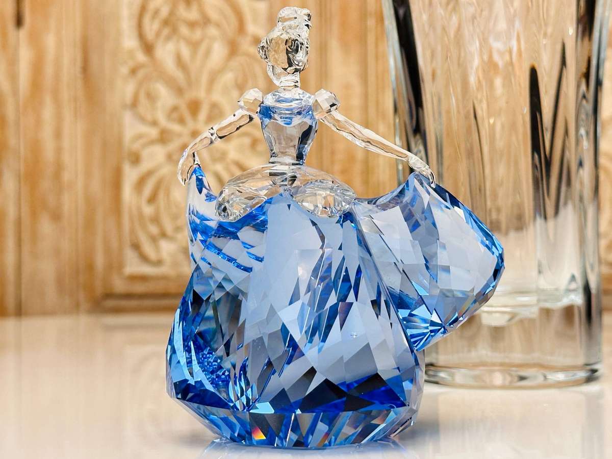 Swarovski Disney Limited Edition 2015 Large Iconic Cinderella Collectable