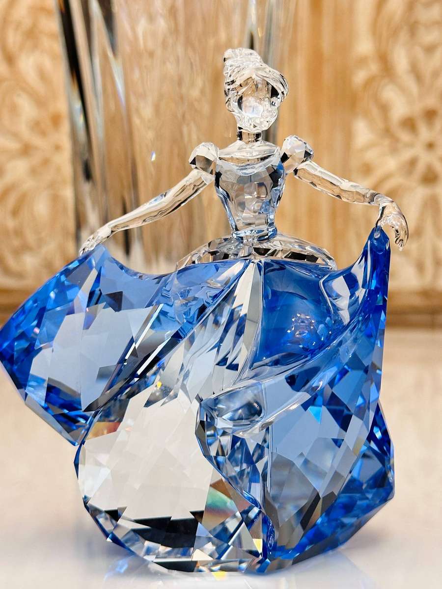 Swarovski Disney Limited Edition 2015 Large Iconic Cinderella Collectable