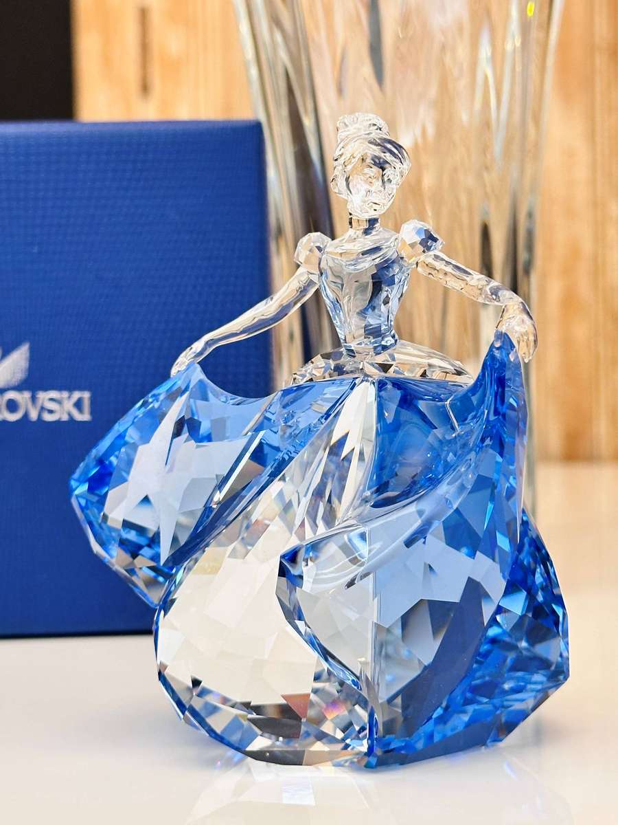 Swarovski Disney Limited Edition 2015 Large Iconic Cinderella Collectable