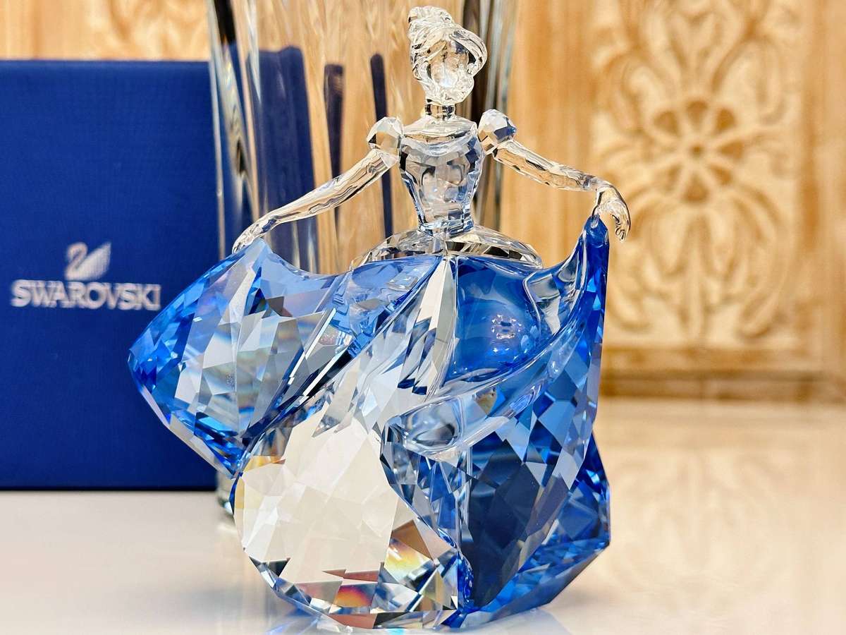 Swarovski Disney Limited Edition 2015 Large Iconic Cinderella Collectable