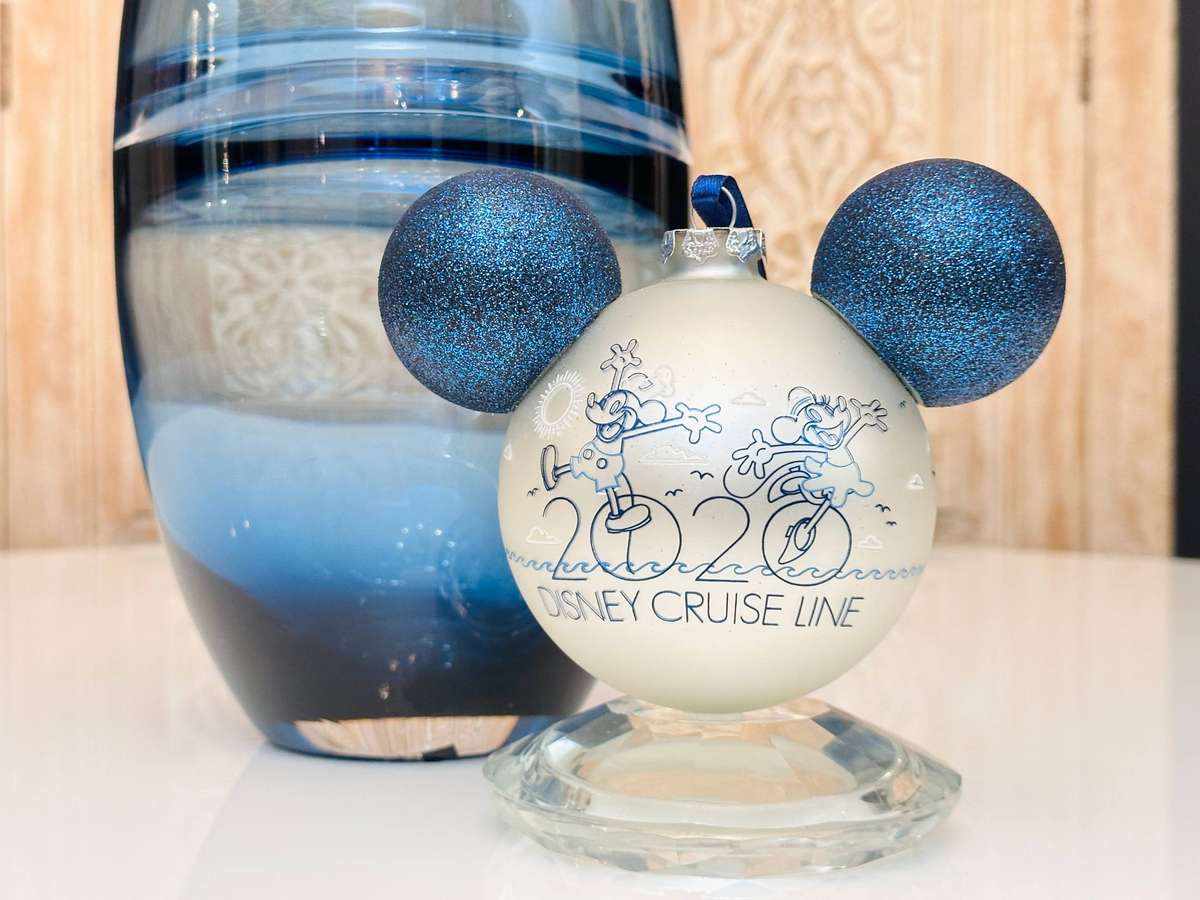 Disney Cruise Line Iconic 2020 Mickey Mouse Glass Collectable