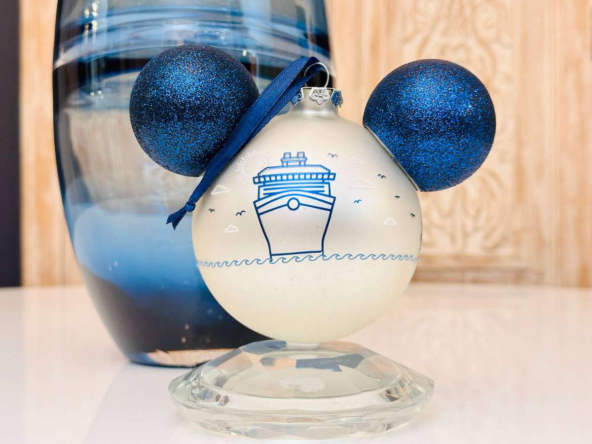 Disney Cruise Line Iconic 2020 Mickey Mouse Glass Collectable