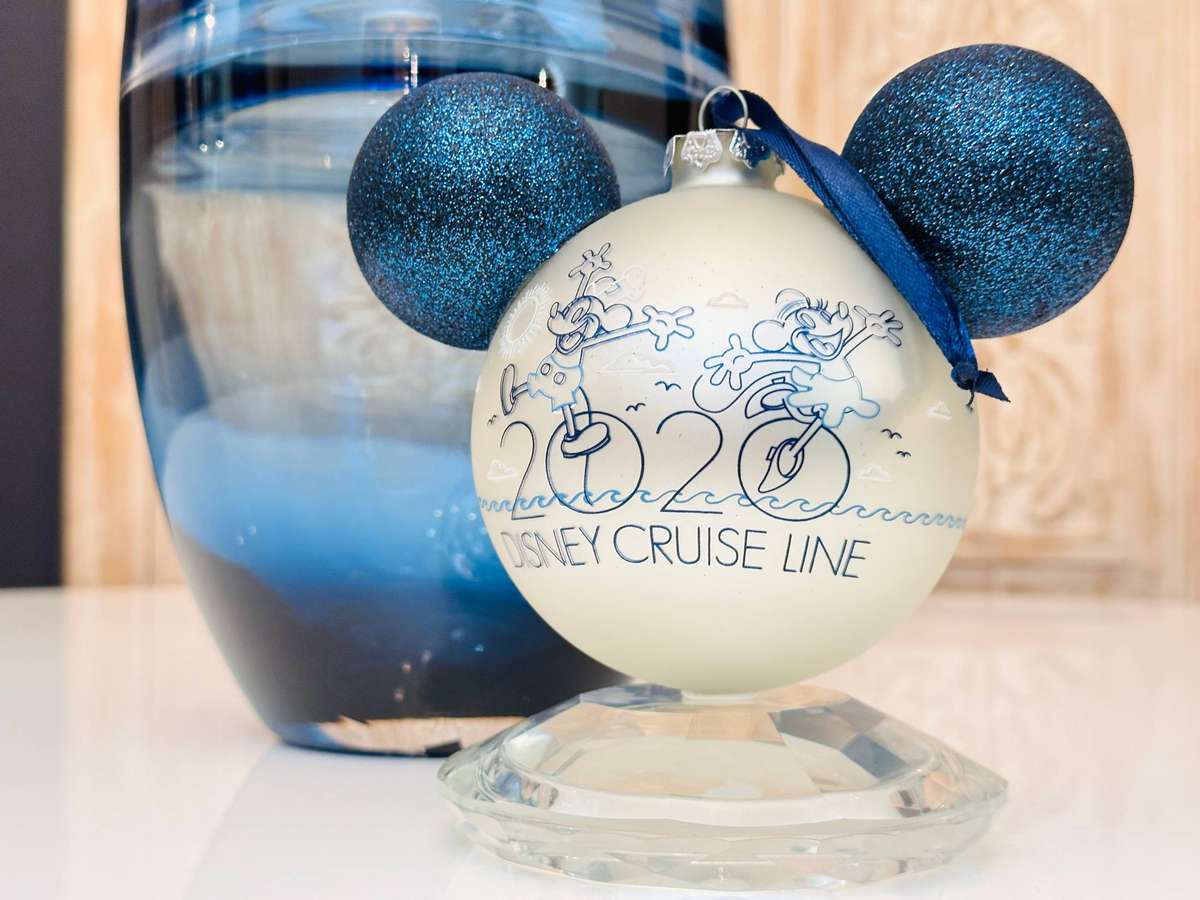 Disney Cruise Line Iconic 2020 Mickey Mouse Glass Collectable