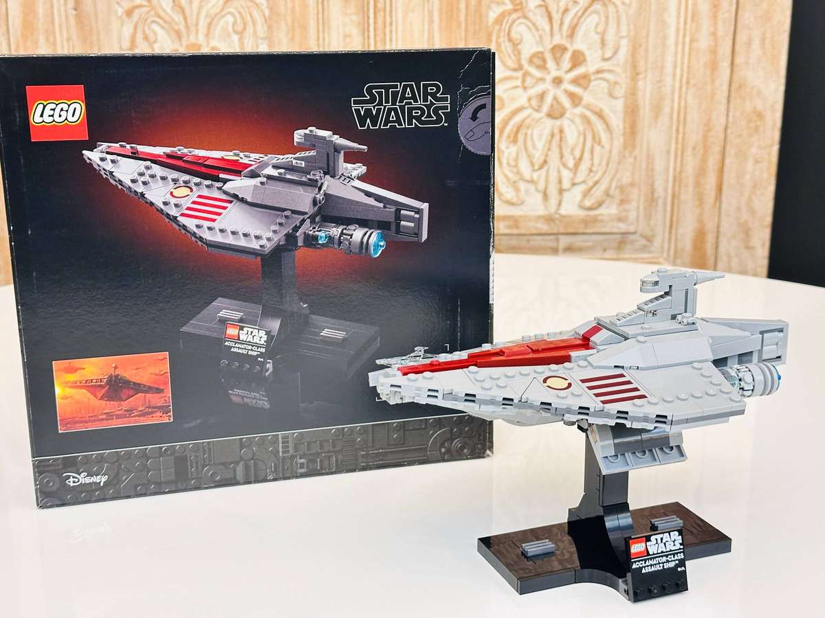 Lego Star Wars Acclamator Starship Collectable with Original Box