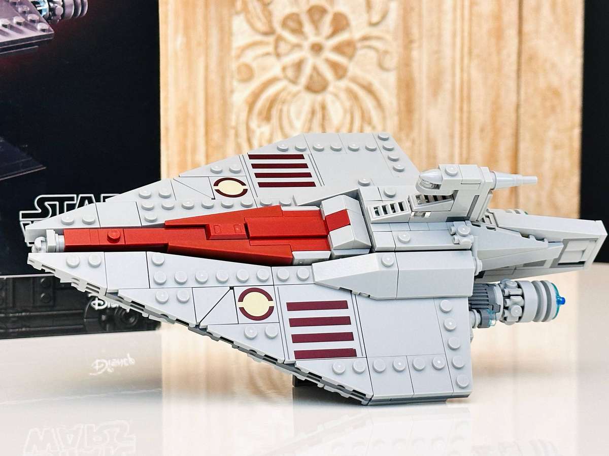 Lego Star Wars Acclamator Starship Collectable with Original Box