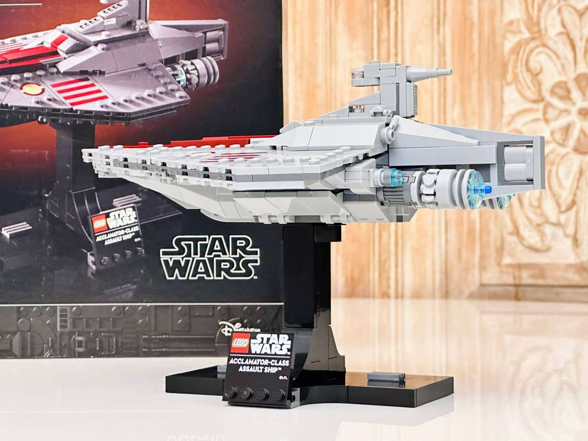 Lego Star Wars Acclamator Starship Collectable with Original Box
