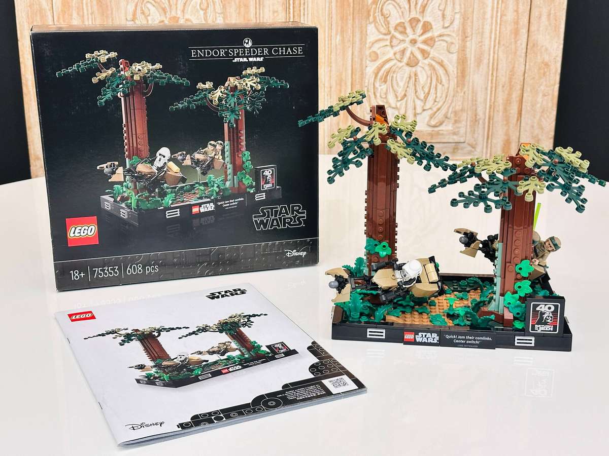 Lego Star Wars Retired Endor Speeder Chase Diorama 40th Anniversary Collectable Set