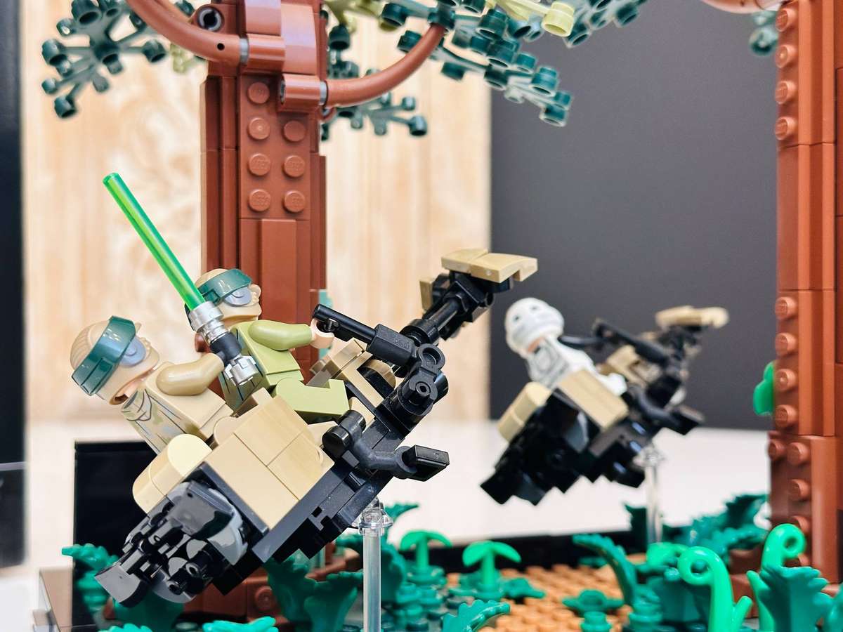 Lego Star Wars Retired Endor Speeder Chase Diorama 40th Anniversary Collectable Set