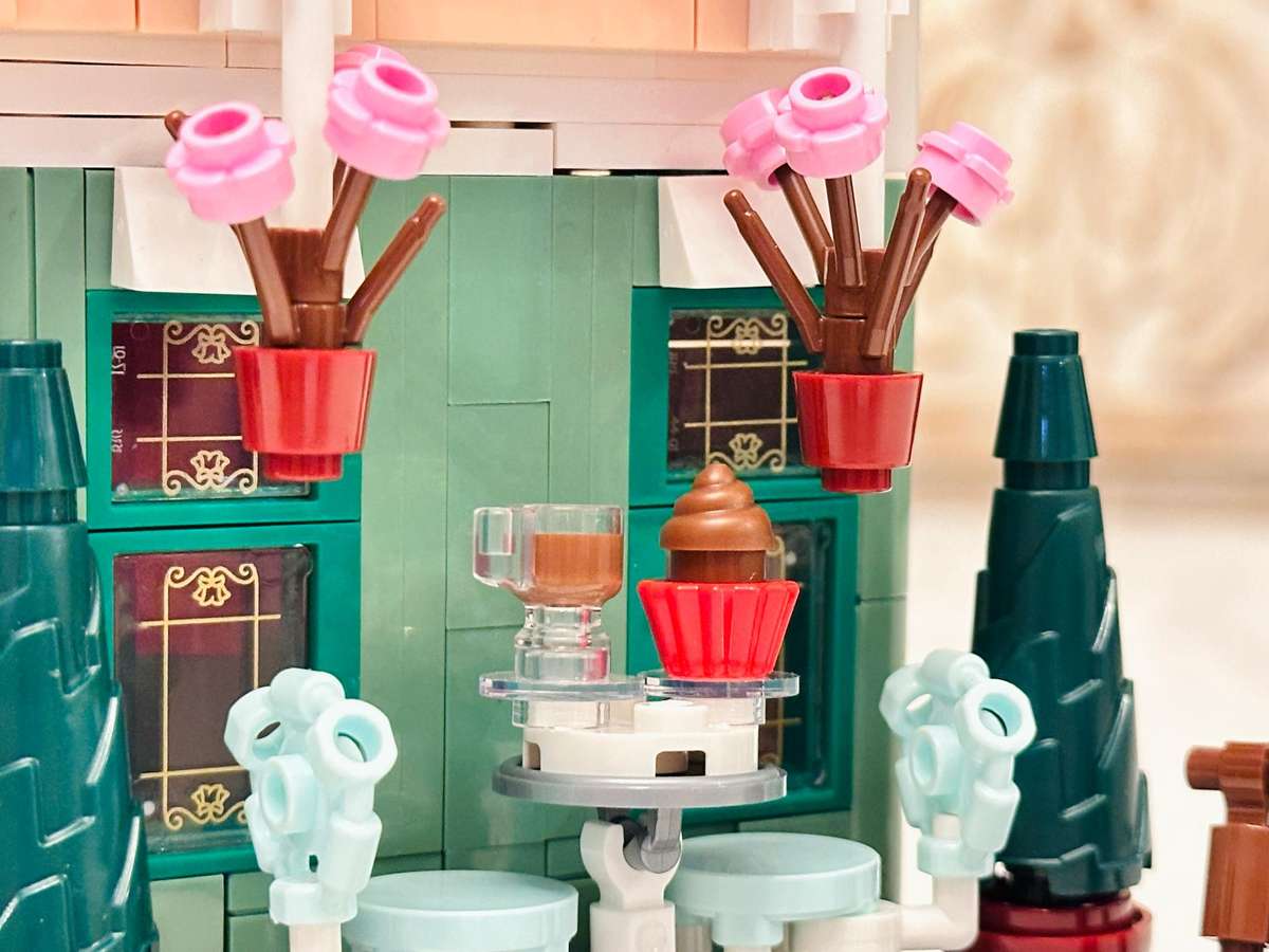 LEGO Iconic French Cafe Collectable with Original Box