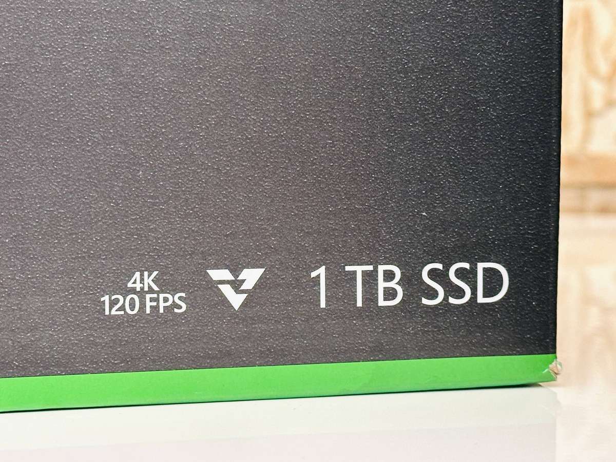 Xbox Series X 1TB 4K with Original Controller & Box