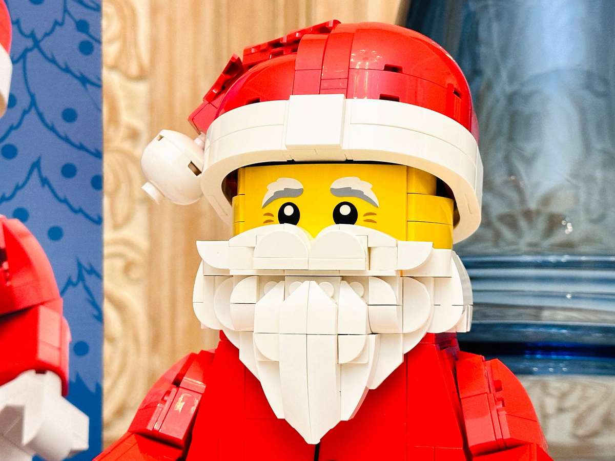 Lego Iconic Upscaled Santa Minifigure Large Collectable Set with Original Box