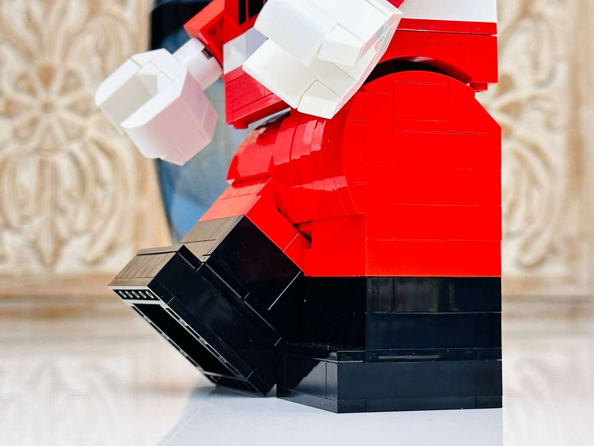 Lego Iconic Upscaled Santa Minifigure Large Collectable Set with Original Box