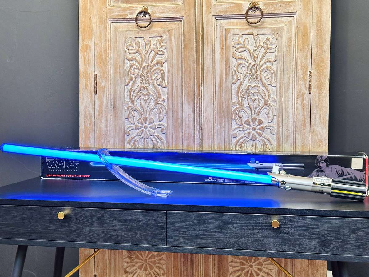 Star Wars Black Series Force FX Collectors Luke Skywalker Lightsaber with Original Box