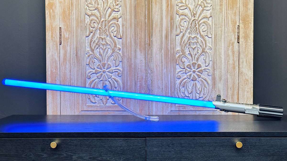 Star Wars Black Series Force FX Collectors Luke Skywalker Lightsaber with Original Box