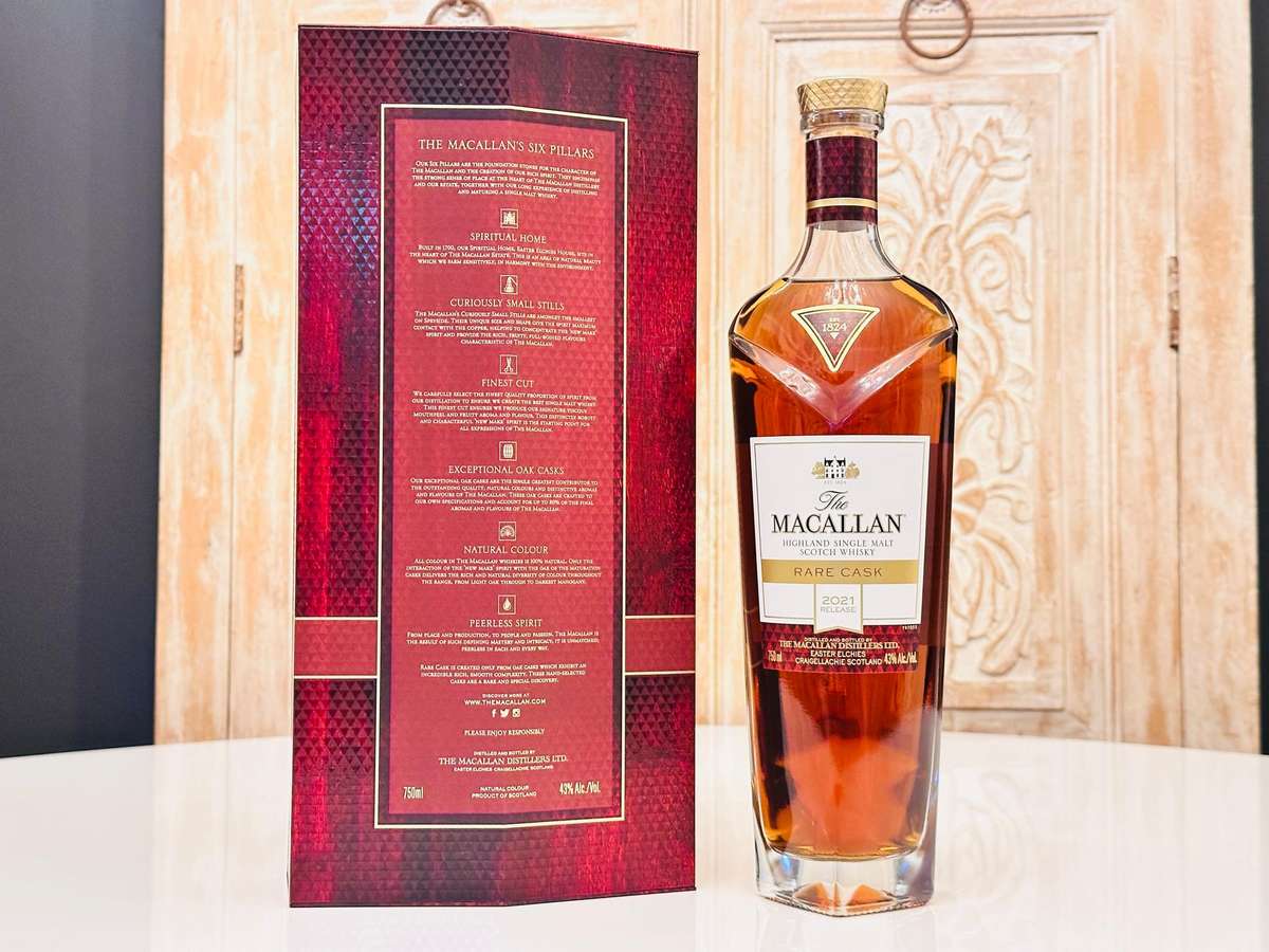 The Macallan Rare Cask 2021 Limited Edition in Macallan Showcase