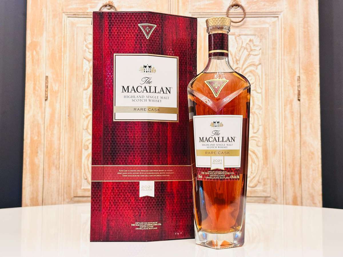 The Macallan Rare Cask 2021 Limited Edition in Macallan Showcase
