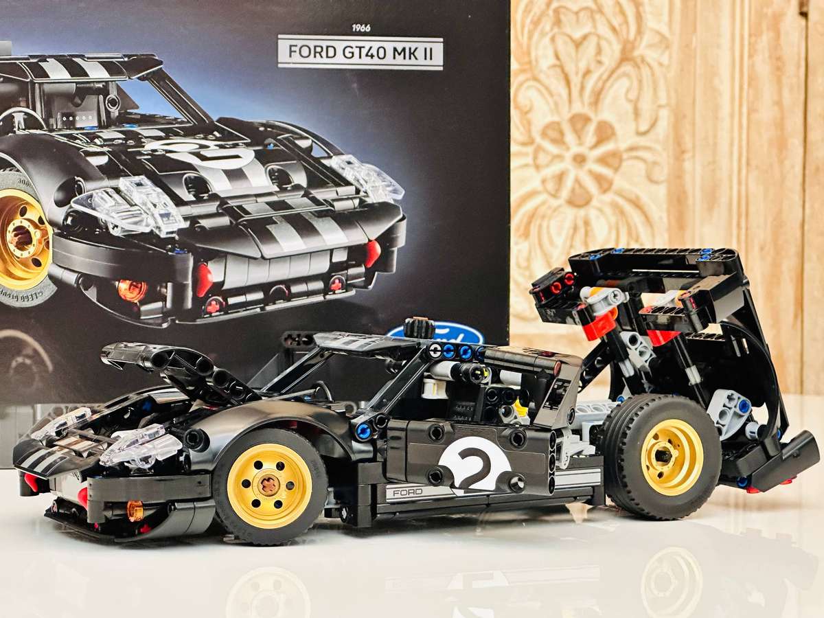 Lego Iconic Ford GT40 MKII Technic Collectable Set with Original Box
