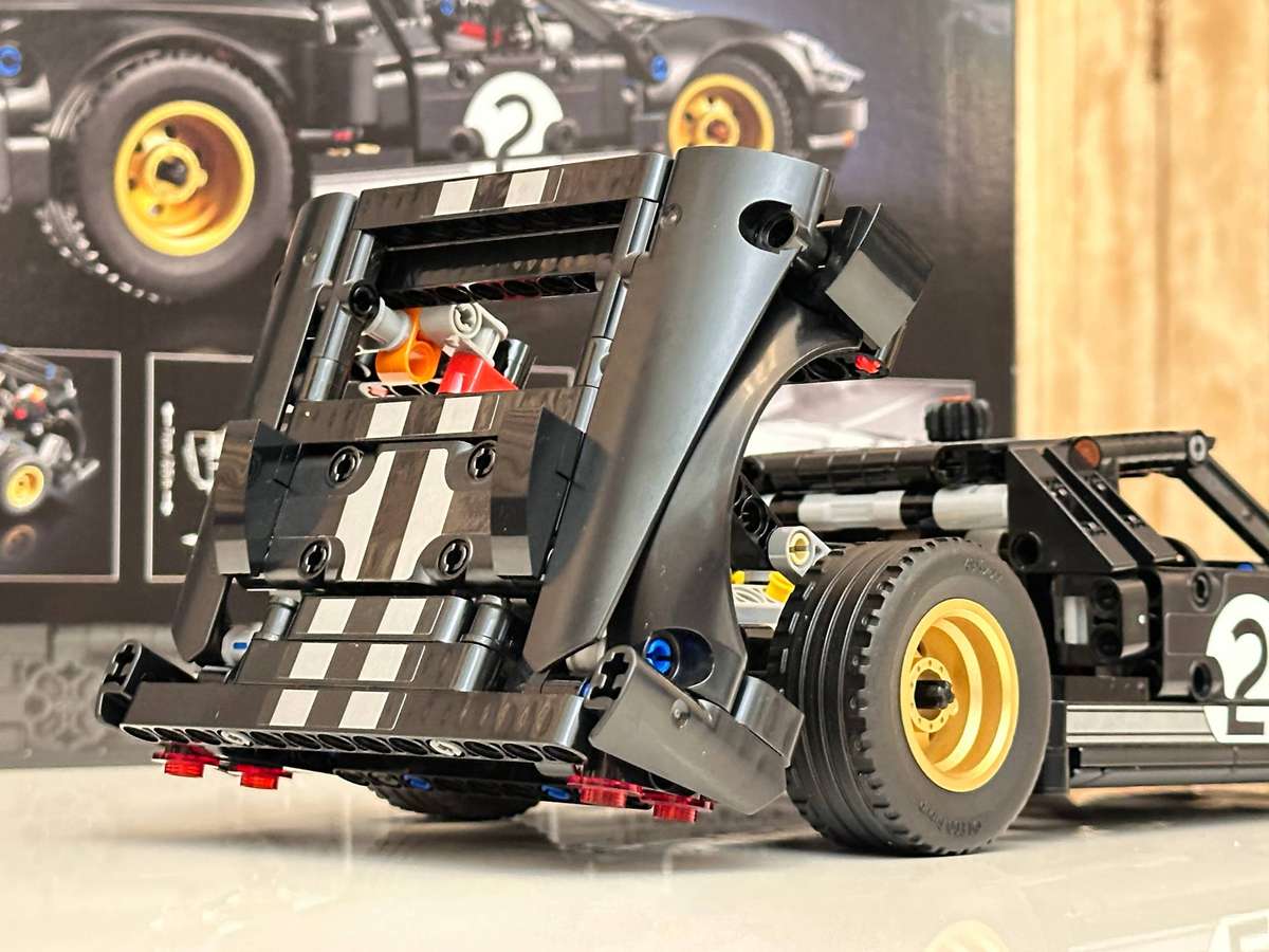 Lego Iconic Ford GT40 MKII Technic Collectable Set with Original Box