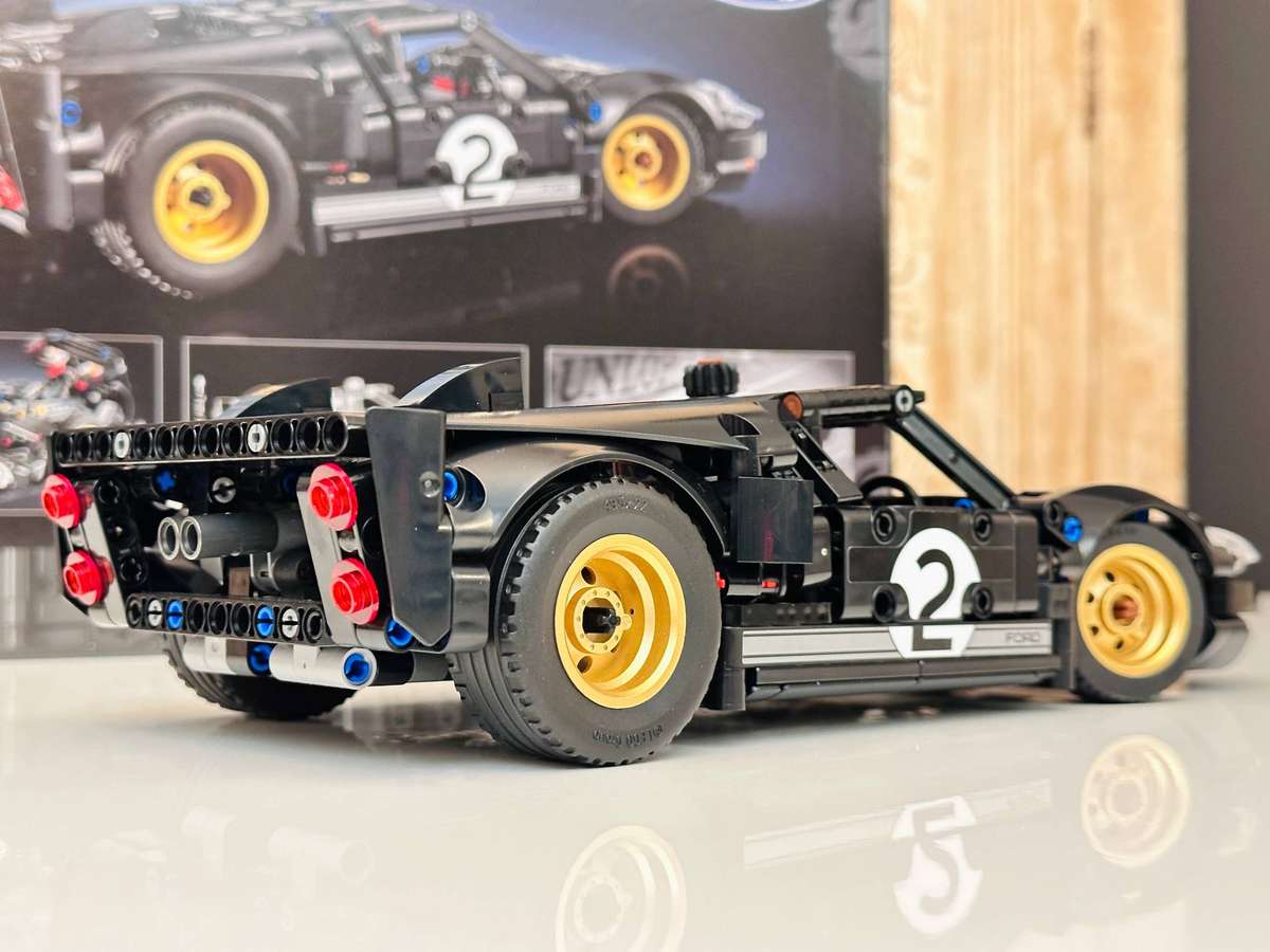 Lego Iconic Ford GT40 MKII Technic Collectable Set with Original Box