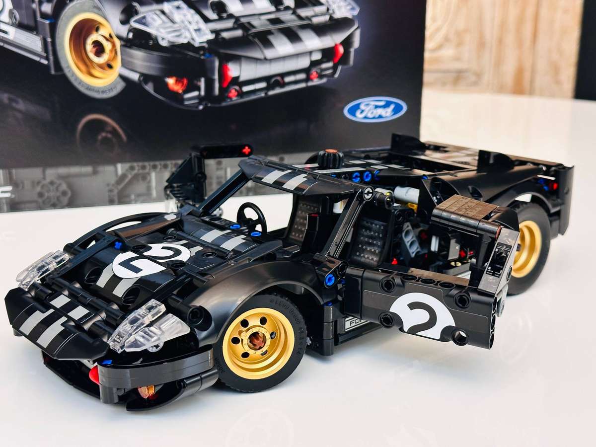 Lego Iconic Ford GT40 MKII Technic Collectable Set with Original Box