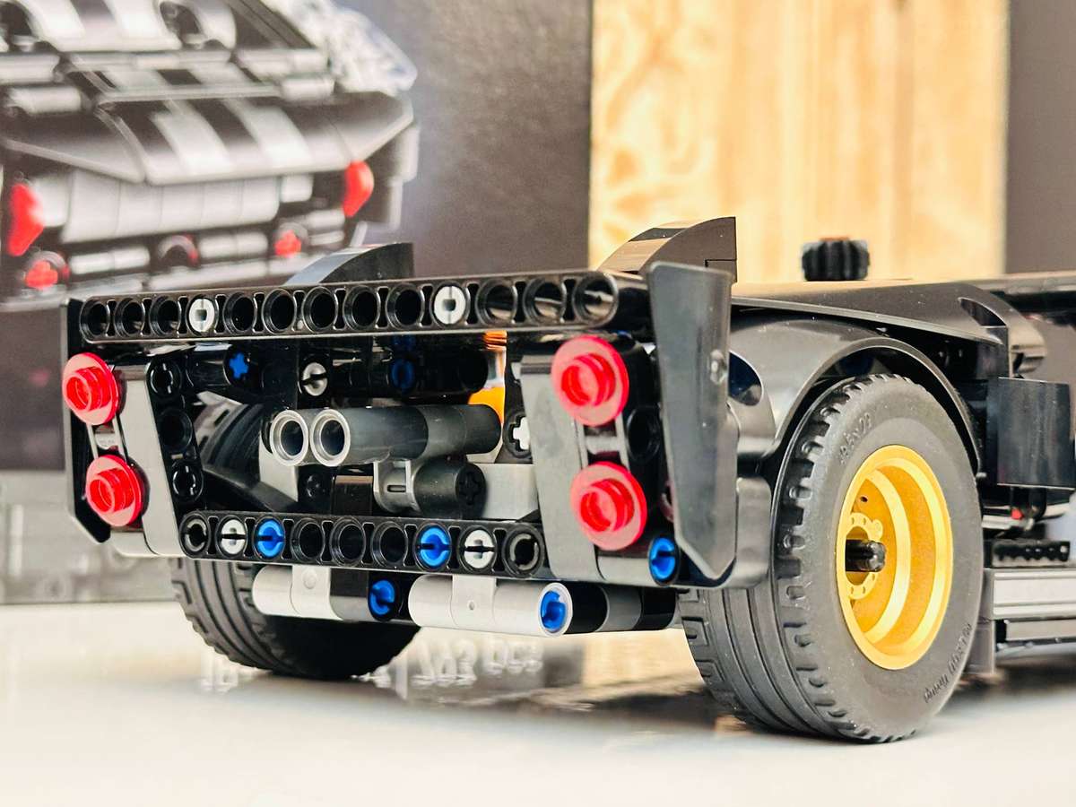 Lego Iconic Ford GT40 MKII Technic Collectable Set with Original Box