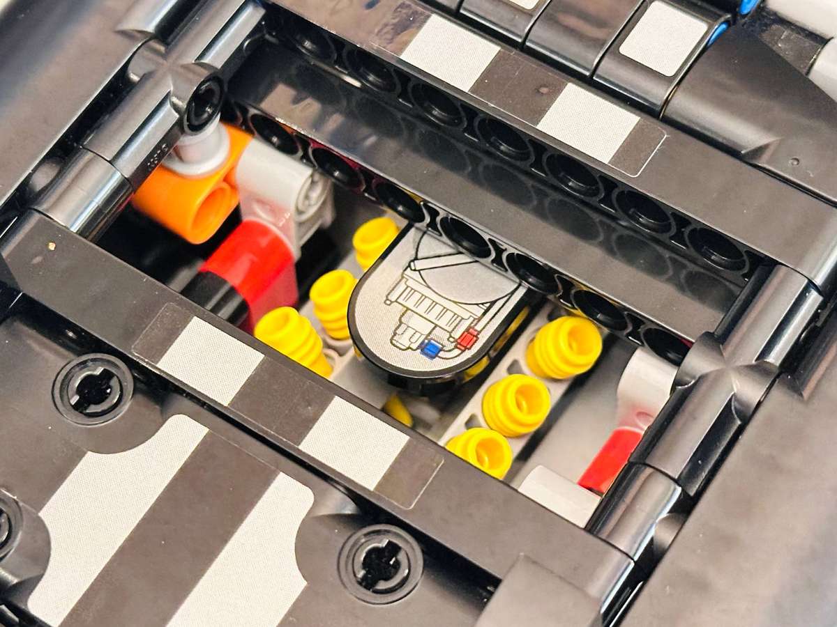 Lego Iconic Ford GT40 MKII Technic Collectable Set with Original Box
