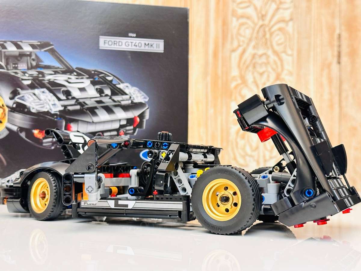 Lego Iconic Ford GT40 MKII Technic Collectable Set with Original Box