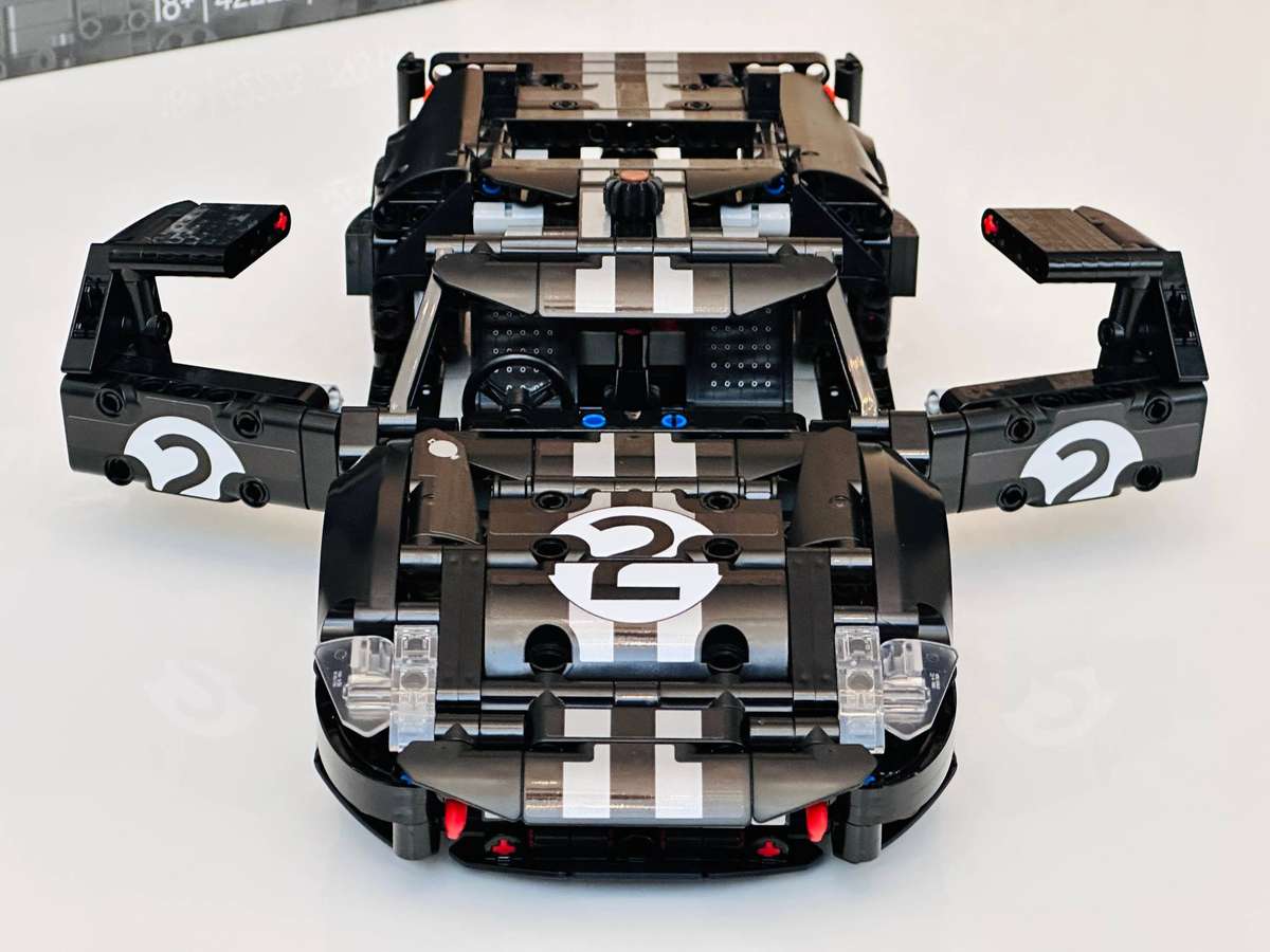 Lego Iconic Ford GT40 MKII Technic Collectable Set with Original Box