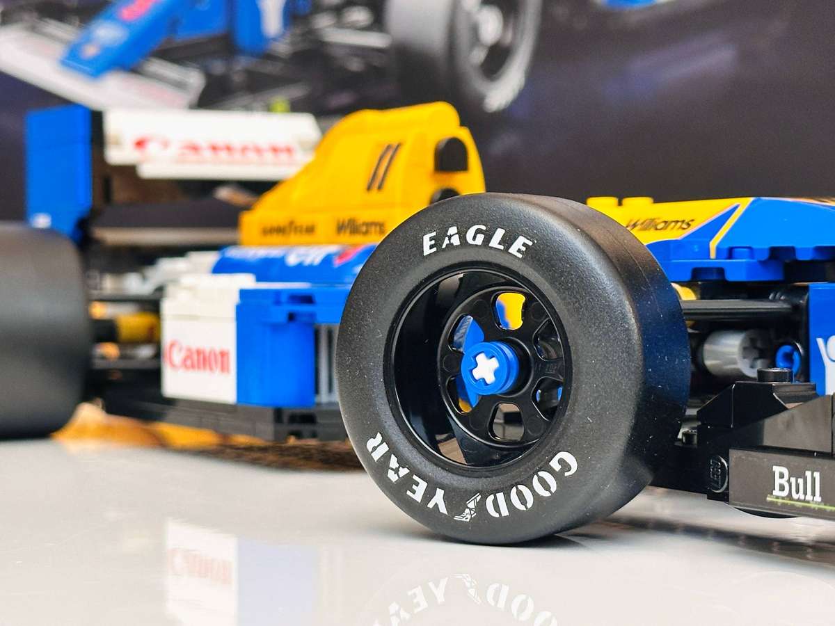 Lego Iconic F1 Nigel Mansell Williams Racing Collectable Model with Original Box